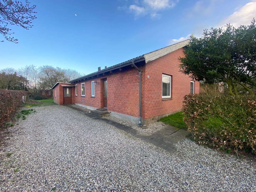 PÆN ETPLANSVILLA I ROLIGE OMGIVELSER, billede 1 af 8