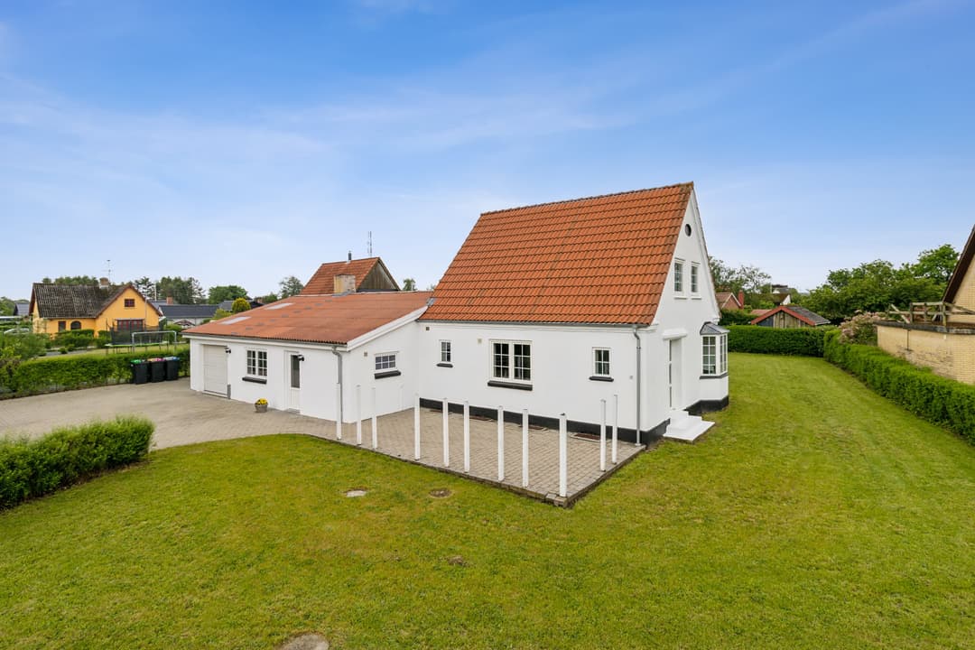 VELDISPONERET VILLA I FREDELIGE OMGIVELSER, billede 1 af 8