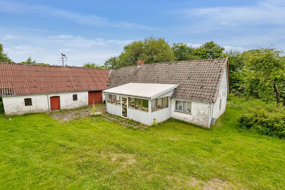MULIGHEDSRIG LANDEJENDOM PÅ KNAP FEM HEKTAR, billede 1 af 8