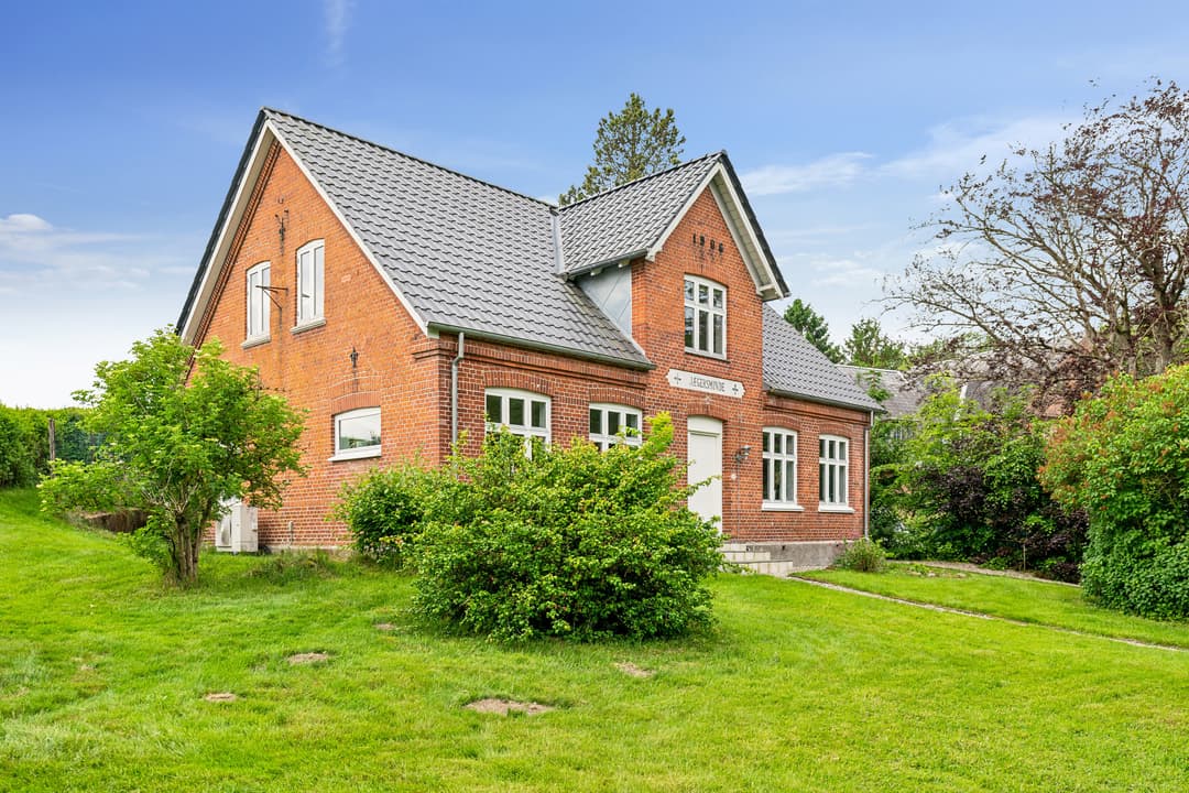 CHARMERENDE VILLA I LANDLIGE OMGIVELSER VED FJELSTED, billede 1 af 8