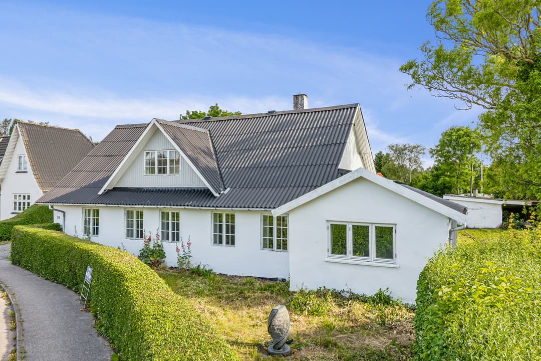 SKØNT LANDLIGT HUS MED STORT POTENTIALE, billede 1 af 8