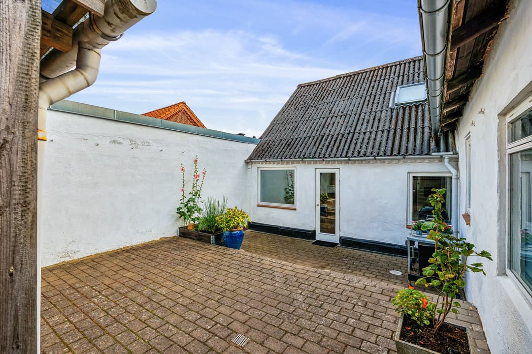 VILLA OMGIVET AF HVERDAGENS TILBUD OG SMUK NATUR, billede 1 af 8