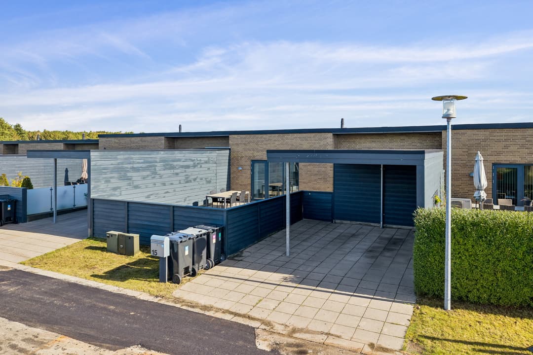 SKØNT OG LYST RÆKKEHUS TÆT PÅ FLADBRO SKOV, billede 1 af 8