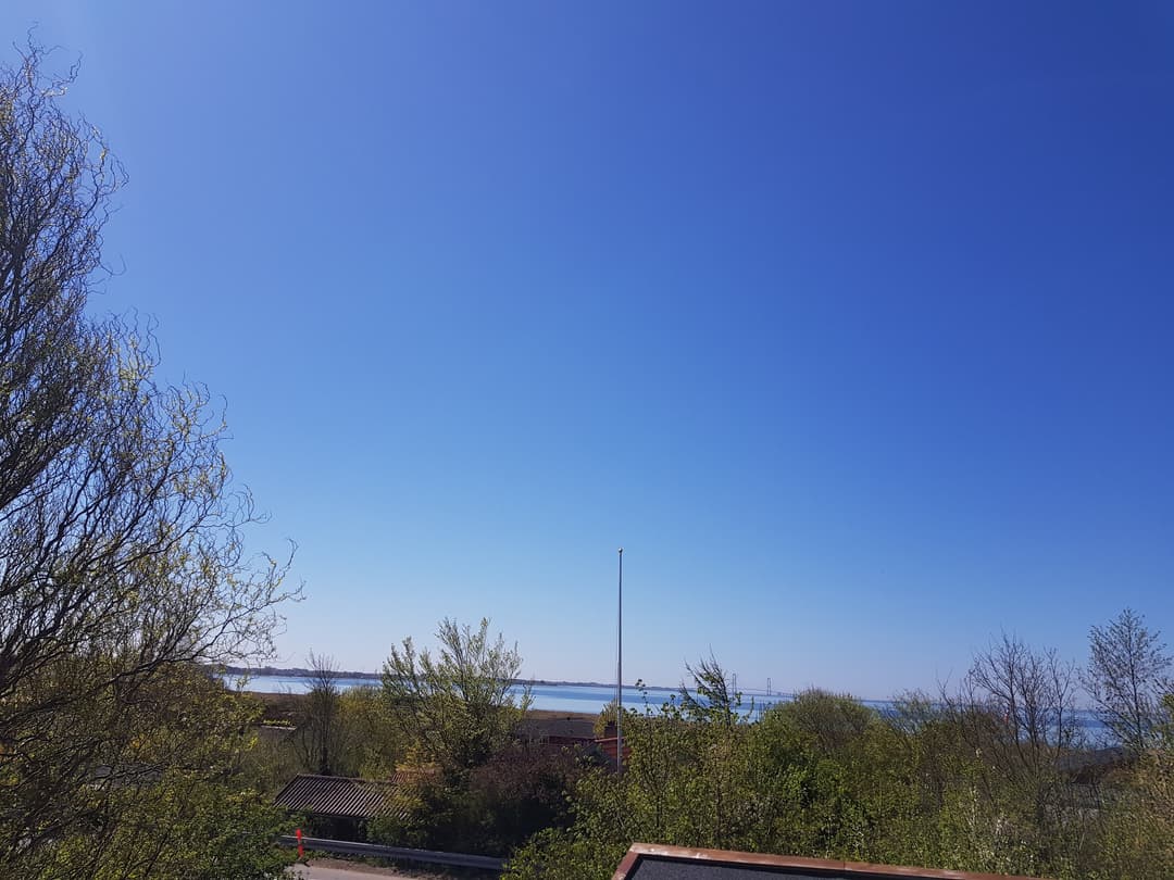 Hyggeligt sommerhus nær kysten i Næsby Strand, billede 1 af 8