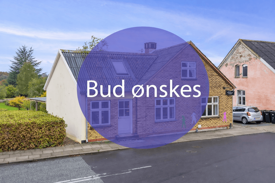 VILLA MED HYGGELIGT UDEMILJØ PÅ FAMILIEVENLIG ADRESSE, billede 1 af 8