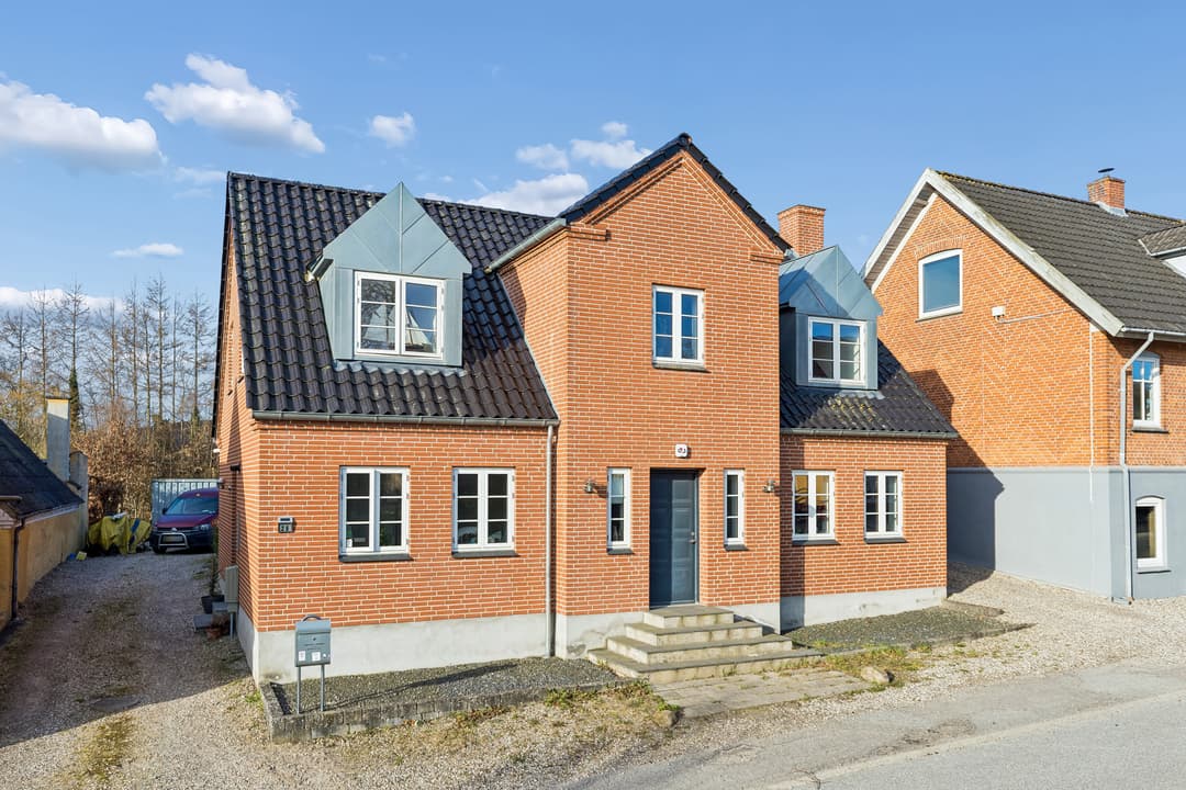 STOR VILLA MED GOD, FAMILIEVENLIG BELIGGENHED, billede 1 af 8