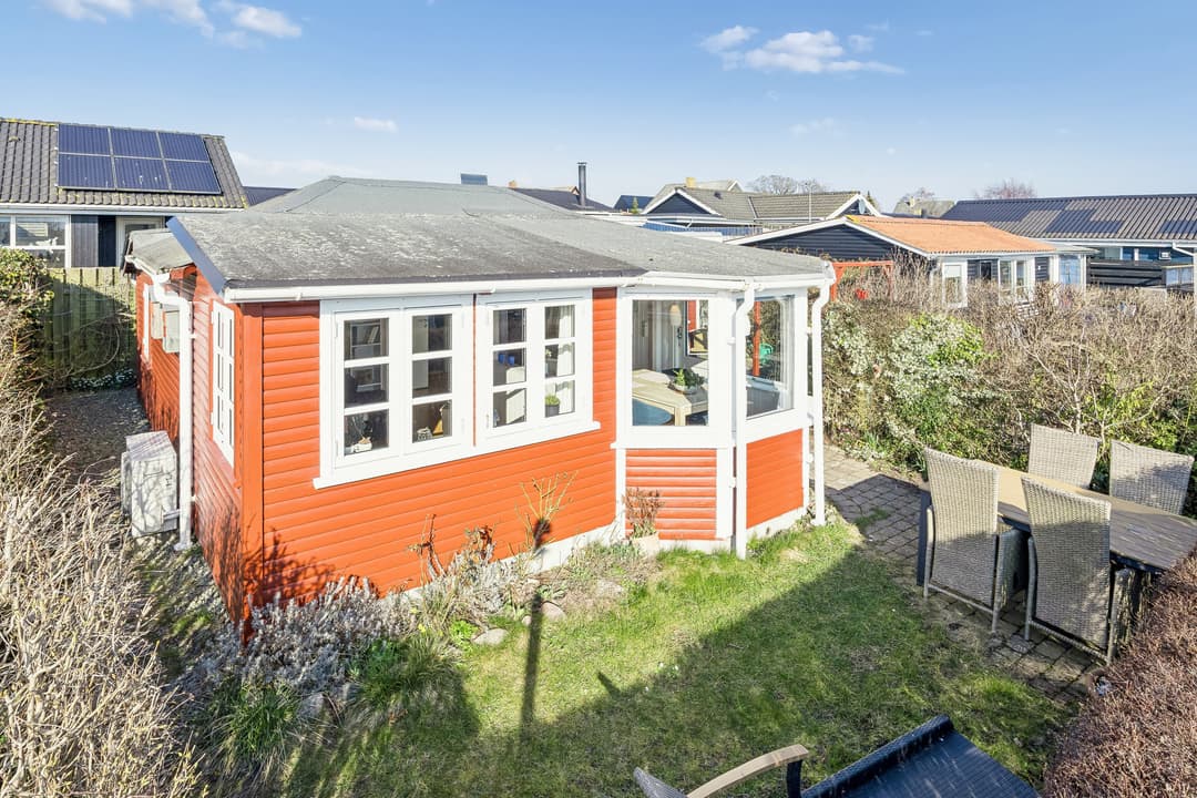 SUPER FLOT UDSIGT OVER VANDET - SKØNT FRITIDSHUS I GOD STAND, billede 1 af 8