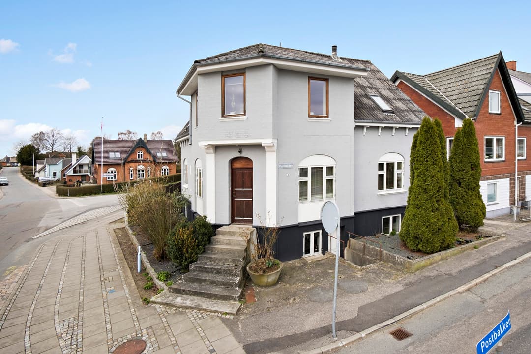 RUMMELIG VILLA MED MULIGHEDER MIDT I NØRRE AABY, billede 1 af 8