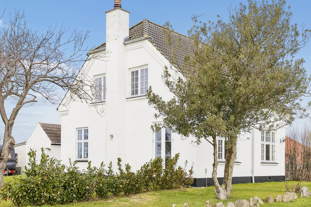 VILLA MED DEJLIGE OMGIVELSER OG PLADS TIL AT DRØMME STORT, billede 1 af 8