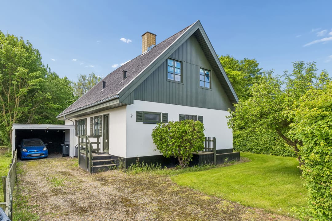RUMMELIG VILLA I ROLIGE OMGIVELSER, billede 1 af 8