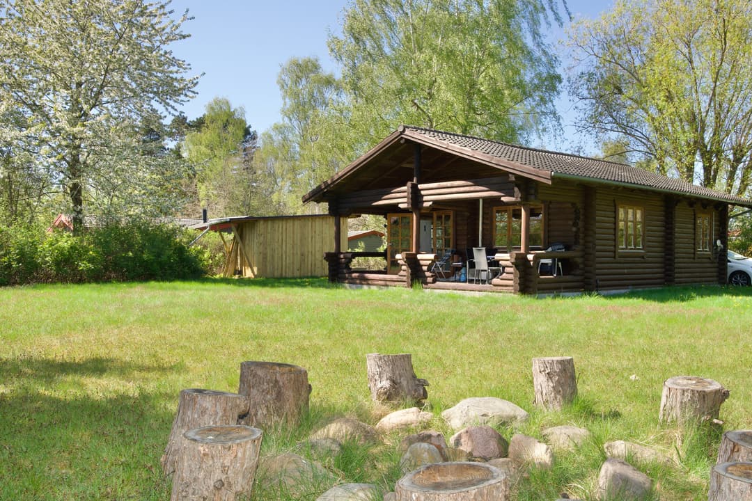 STEMNINGFULDT BJÆLKEHUS I NATURSKØNNE KALDRED, billede 1 af 8