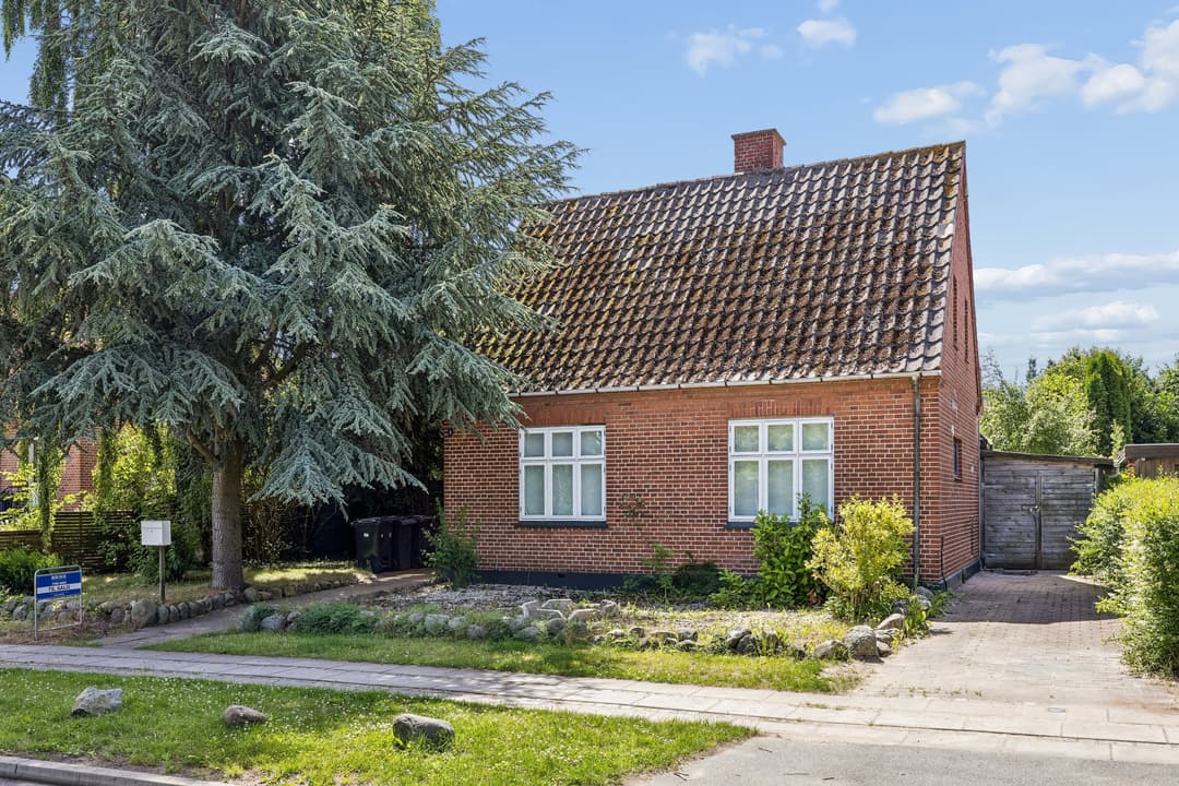 CHARMERENDE MURERMESTERVILLA MED STORT POTENTIALE, billede 1 af 8