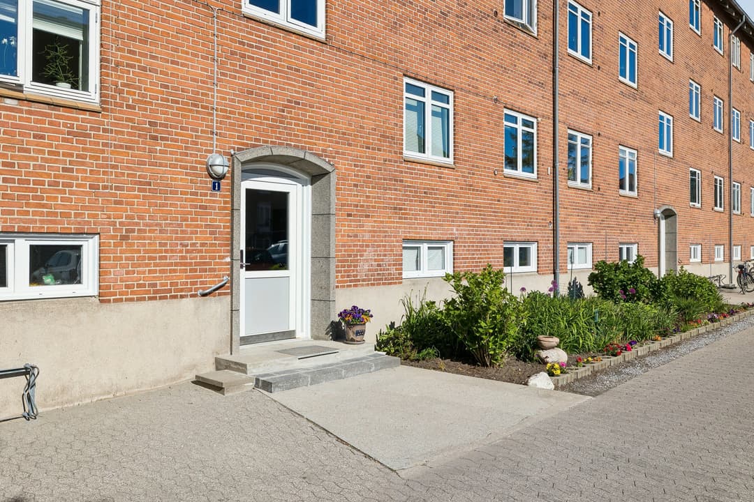 LEJLIGHED MED GODE FÆLLESFACILITETER OG EN CENTRAL BELIGGENHED, billede 1 af 8