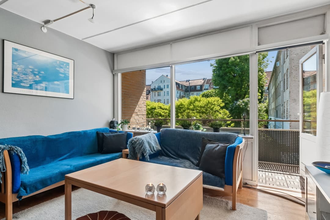 Eksklusivt Gated Community på Frederiksberg C: Lys 1-værelses på 1. sal med separat køkken og privat parkering, billede 1 af 8