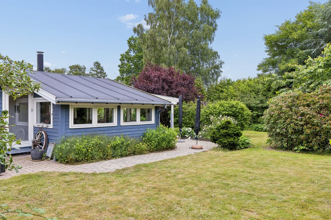 HELÅRSANVENDELIGT FRITIDSHUS MED PLADS TIL AT SAMLE FAMILIEN, billede 1 af 8