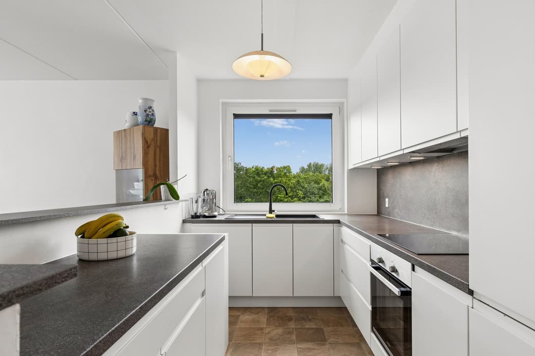 Eksklusiv 4-værelses penthouselejlighed med to altaner, elevator og poolområde i Høje Taastrup, billede 1 af 8