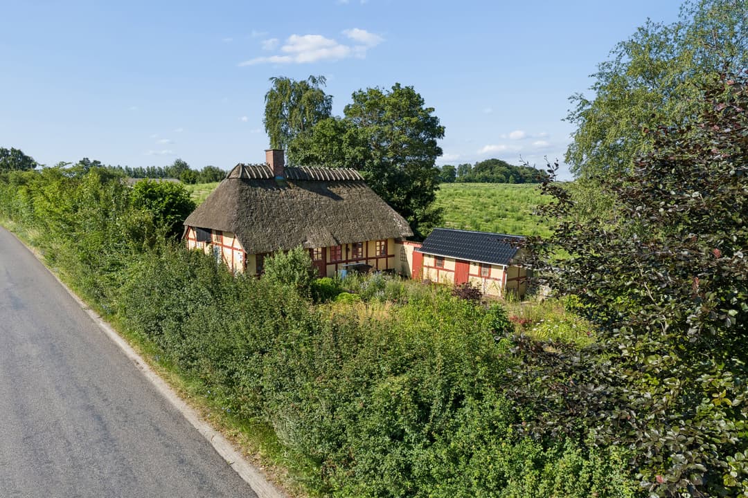 STRÅTÆKT CHARME OG FREDELIGE OMGIVELSER, billede 1 af 8