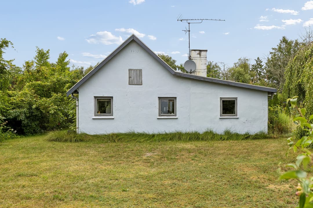SOMMERHUSCHARME KORT VEJ FRA KYST OG FJORDIDYL, billede 1 af 8