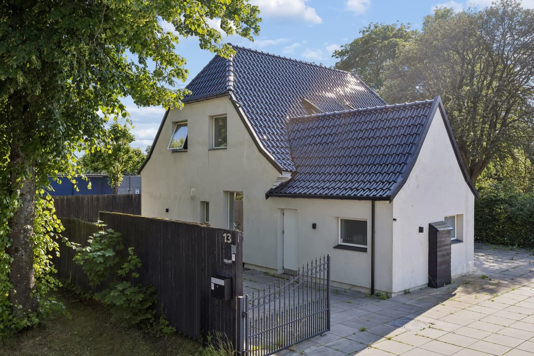 Gennemrenoveret murermestervilla med kompromisløs kvalitet, lave driftsudgifter og Energimærke C, billede 1 af 8