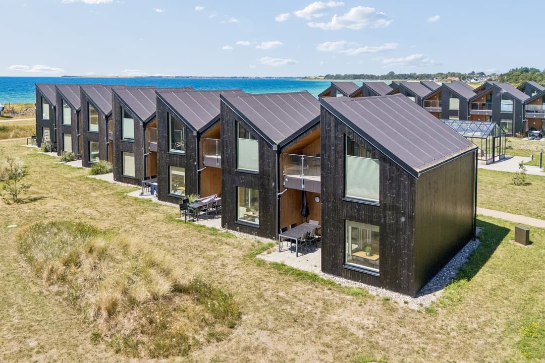 MODERNE FRITIDSHUS VED MULLERUP HAVN, billede 1 af 8