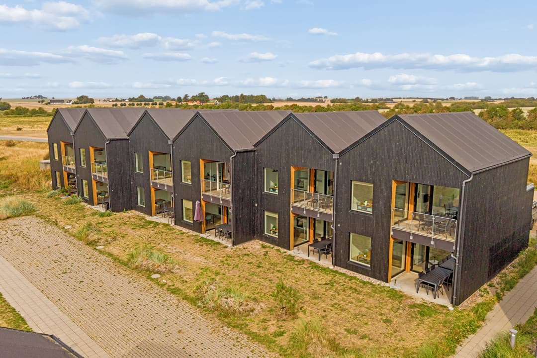 MODERNE FRITIDSHUS VED MULLERUP HAVN, billede 1 af 8