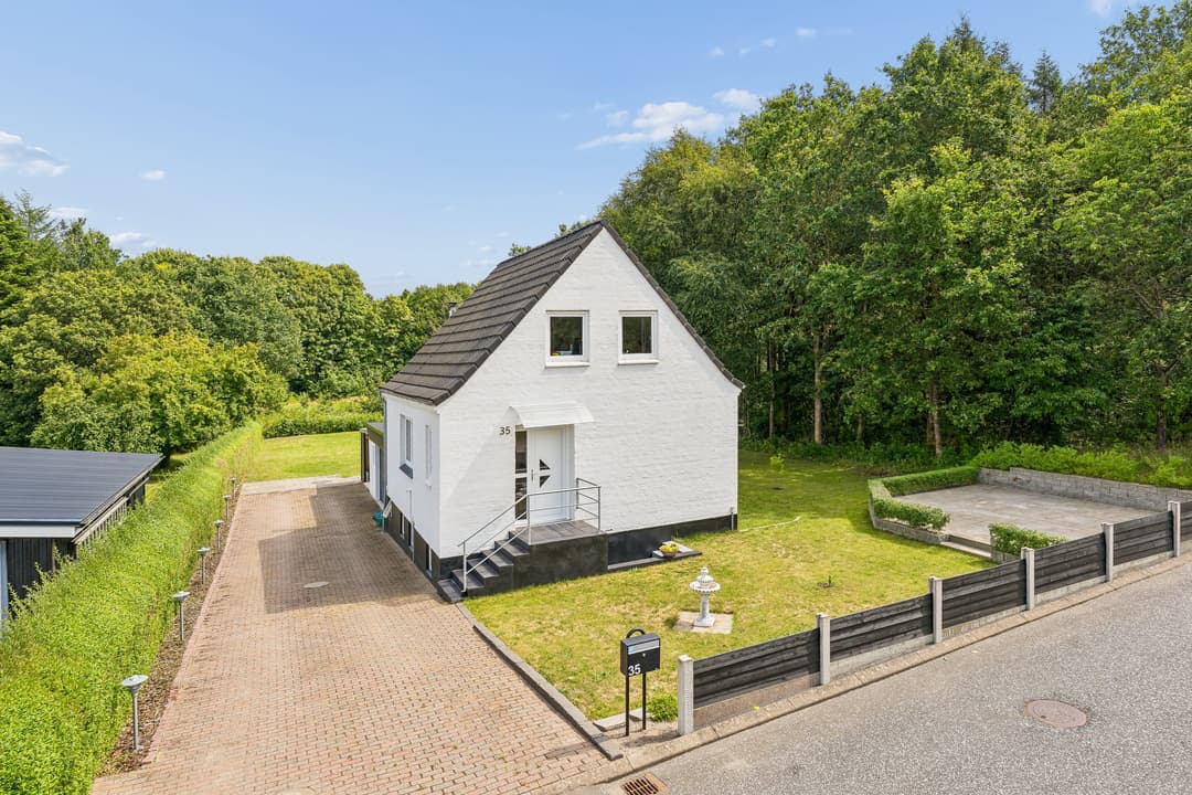 ET LIV I NATURSKØNNE OMGIVELSER, billede 1 af 8