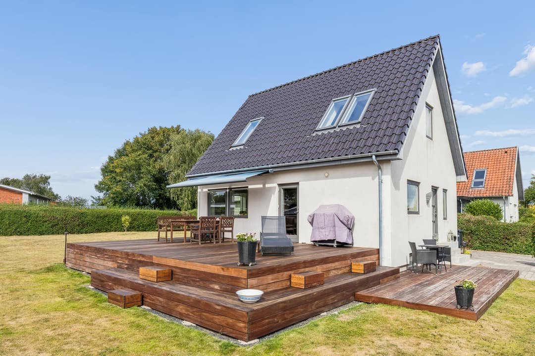 MODERNISERET 50’ER-VILLA PÅ EN BLIND VEJ VED ÅDALEN, billede 1 af 8