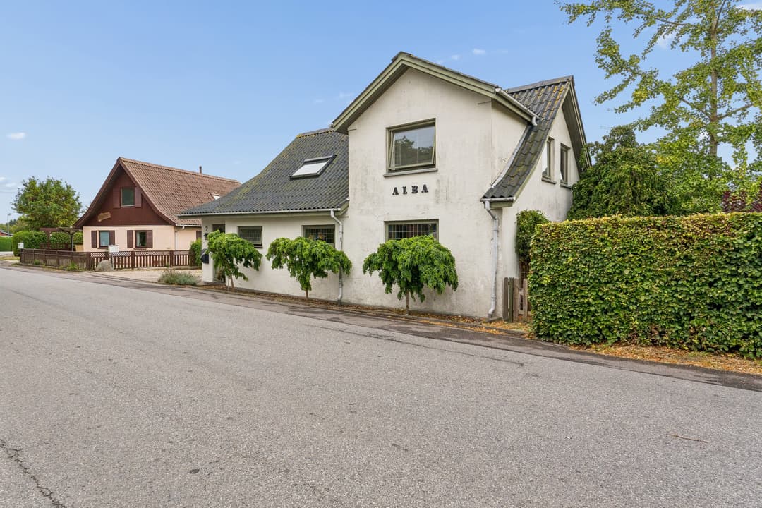 HYGGELIGT VILLA MED UDSIGT TIL GADEKÆRET, billede 1 af 8