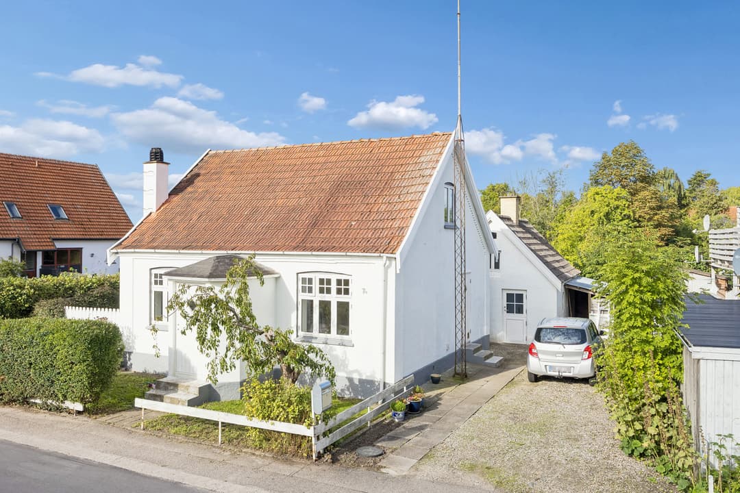 VELHOLDT OG VELUDNYTTET VILLA PÅ SUPER BELIGGENHED, billede 1 af 8